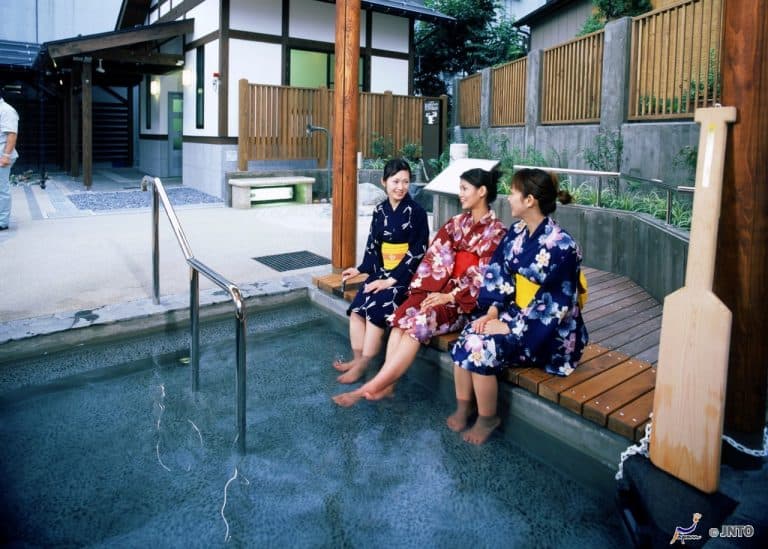 How to onsen at the Japanese hot springs