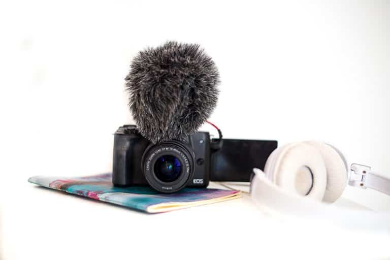 canon m50 cheap vlogging camera with flip screen