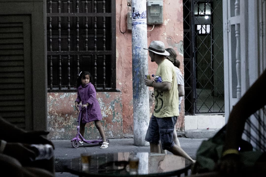 31 Must-know Colombia travel tips: Essential things to know before going to Colombia 5 A girl on a scooter and two tourists in Cartagena Colombia