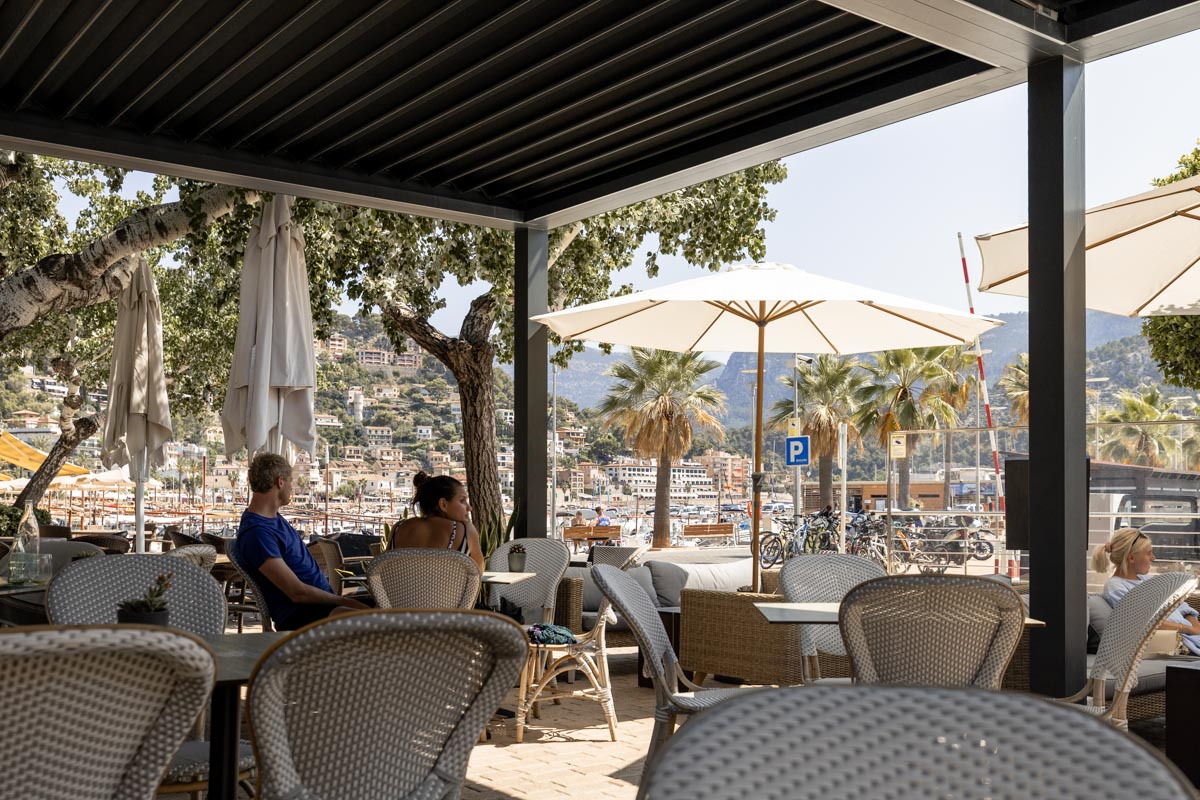 Vegan Mallorca: The best vegan restaurants in Mallorca & tips for travelling Mallorca as a vegan or vegetarian 4 Noname restaurant in Sóller Bay Mallorca