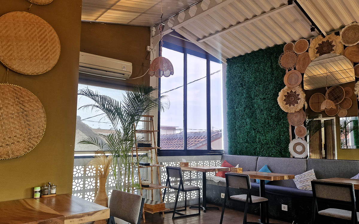 Vegan Canggu: A tried-and-tested guide to vegan cafes & restaurants in Bali's digital nomad hotspot 13 The interior co-working room at Slavic Roots vegetarian restaurant in Canggu Bali