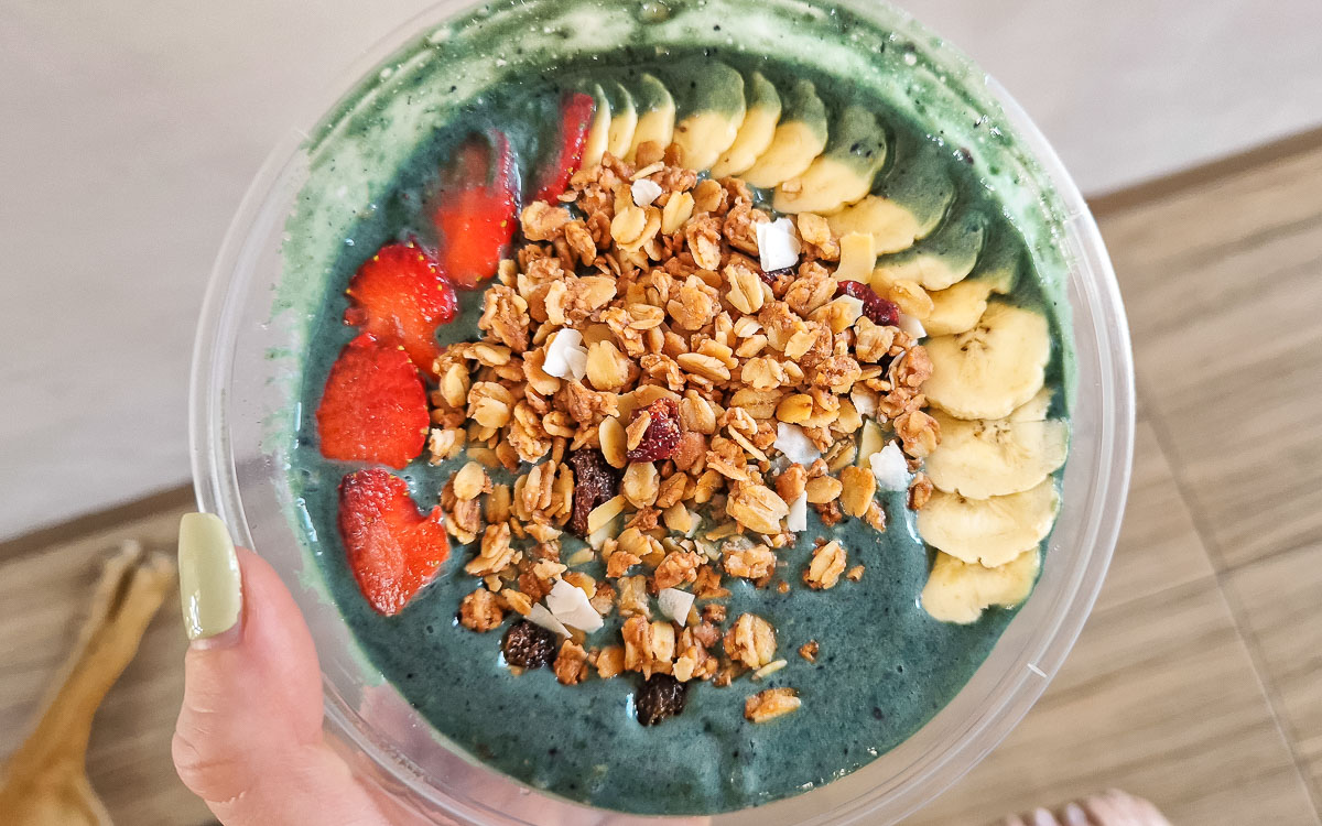 Vegan Canggu: A tried-and-tested guide to vegan cafes & restaurants in Bali's digital nomad hotspot 2 Smoothie bowl from Canggu vegan restaurant Warung Dua Hati